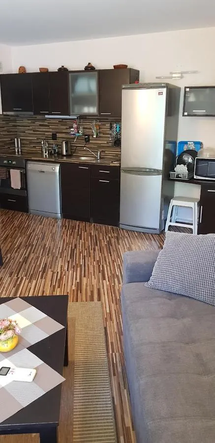 Apartment With Green Terrace ブルガス